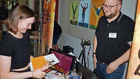 Die Messe brachte Unternehmen und Zehntkl&auml;ssler des Gymnasiums zusammen.