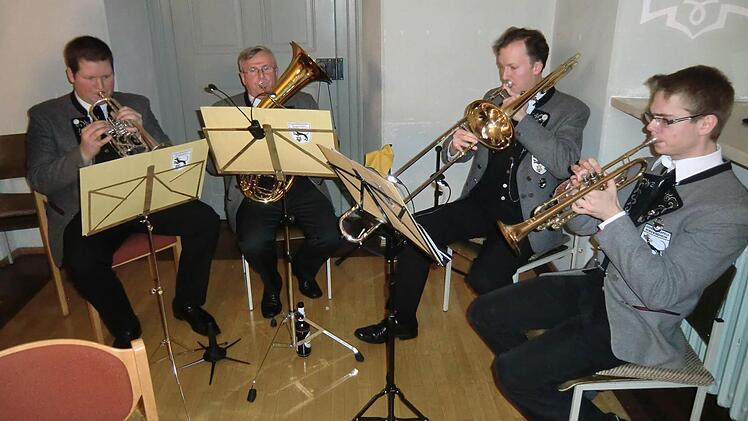 Ein Ensemble der Jugendblaskapelle umrahmt den Festabend.Foto: privat