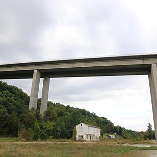 Drei Leichen unter Brücke bei Marktbreit