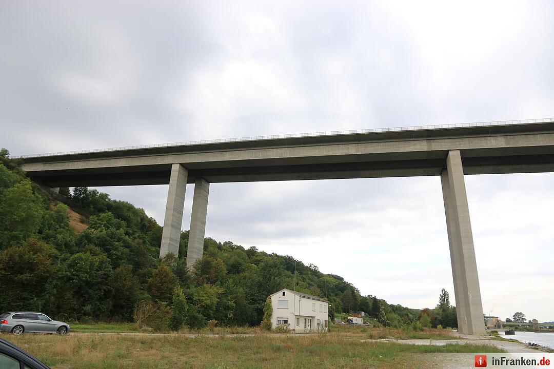 Drei Leichen unter Brücke bei Marktbreit