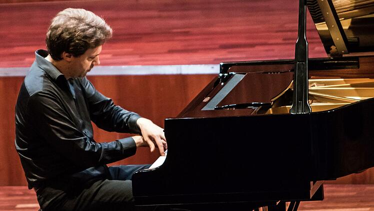 Impressionen vom Beethoven-Abend der Coburger Musikfreunde mit dem Pianisten Benjamin MoserFoto: Jochen Berger