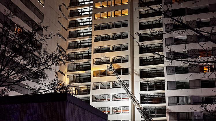 Nürnberg: Brand in 22-stöckigem Wohnhaus - Bewohner leblos aufgefunden