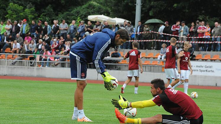 Impressionen vom Spiel des 1. FC Nürnberg (weiße Trikots) gegen die Würzburger Kickers (2:2). Foto: Hopf