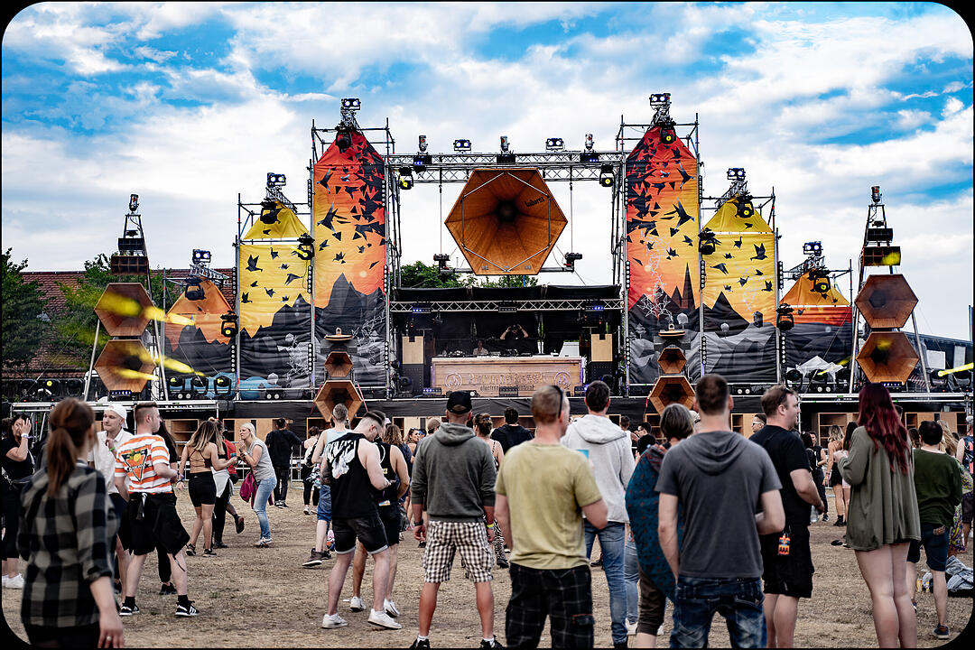Love, Fire & Electronic Beats!