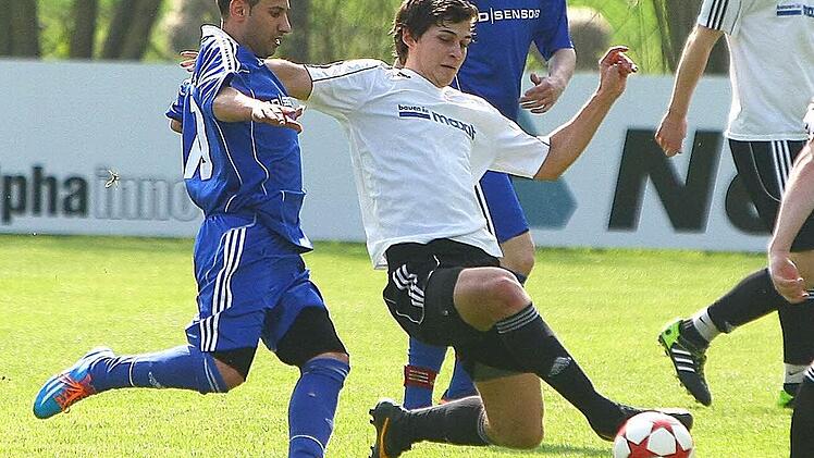 Patrick Dippold (am Ball) schließt sich dem ATS Kulmbach an. Foto: Monika Limmer