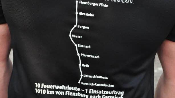 Sogar eigene T-Shirts gab's für die Pfarrweisacher. Auf dem Rücken war die Laufstrecke abgebildet.