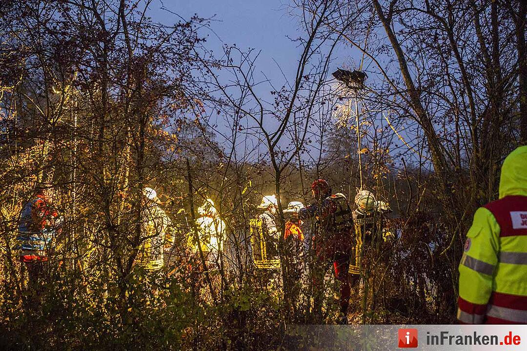 Pkw rollt bei Theres in Main: 23-Jährige stirbt