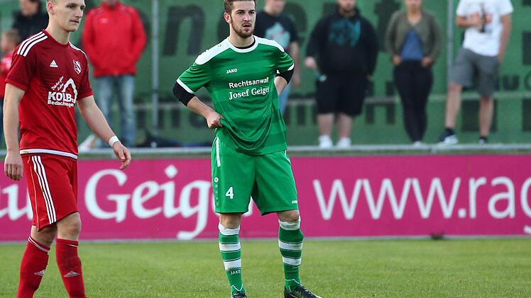 Szene vom Bezirksliga-Spitzenspiel SV Friesen - BSC Saas Bayreuth. Foto: Heinrich Weiß
