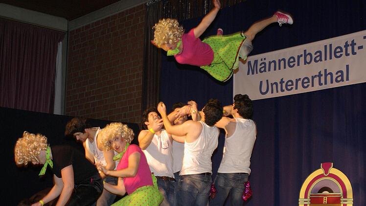Mit der "Schmiere" zum Sieg. Das Männerballett aus Oberthulba siegte der Rock 'n' Roll-Hymne aus "Grease". Foto: Winfried Ehling