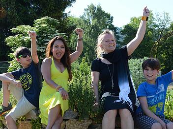 Das Team Brach ist hoch motiviert: Silas, Sharon, Kerstin und Malik wollen die Jury bei unserer Küchenschlacht am Samstag mit ihrer Kreativität und leckerem Essen überzeugen und sich zum Sieg kochen. Doch das wollen die drei weiteren Teams auch. Foto: Dagmar Besand