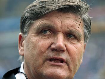 Hans Meyer: "Ich war schon immer ein Vertreter davon, dass man bei einer 4:0-Führung und einem Einwurf an der Mittellinie einen Videobeweis durchführt..." Foto: Archiv