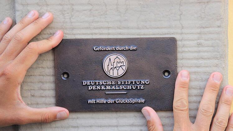 Die Plakette der Deutschen Stiftung Denkmalschutz. Jutta Rudel