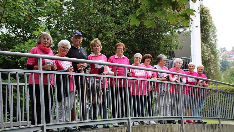 Seit 17 Jahren laufen die Damen - inzwischen ist nur noch ein Mann der Gruppe treu geblieben- einmal pro Woche. Ihre Stammstrecke: das Sinntal. Foto: Ulrike Müller