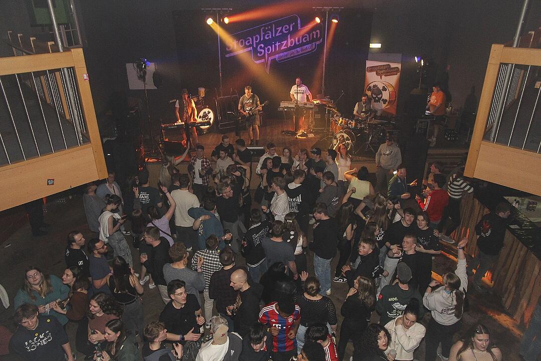 Es spielte die Band "Stoapfälzer-Spitzbuam".