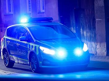 Seit dem Mittag zusammen getrunken: Frau schlägt Mann Glasflasche ins Gesicht
