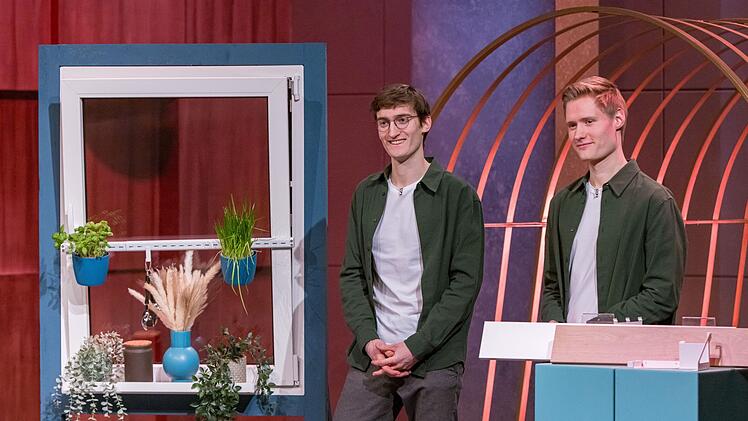 Qual der Wahl: Benedikt (links) und Lukas m&uuml;ssen sich zwischen zwei Top-L&ouml;wen entscheiden.