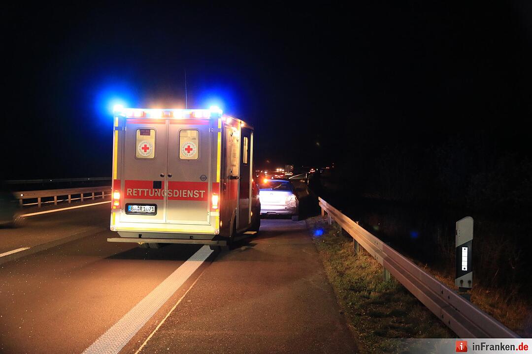 Sessel auf A73 sorgt für Unfall