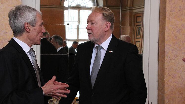 Wolfgang Weiler, Sprecher der Vorstände der HUK Coburg Versicherungsgruppe, im Gespräch mit Hans Michelbach. Foto: Simone Bastian