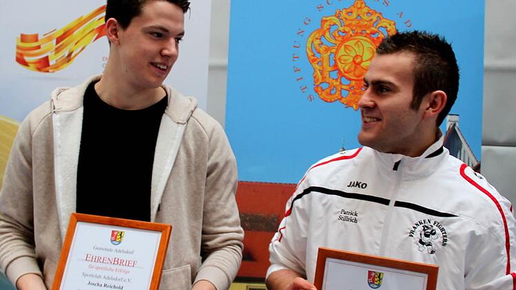 Joscha Reichold und Patrick Stillrich freuen sich über ihre Urkunden. Foto: Johanna Blum