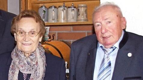 Das Fest der Diamantenen Hochzeit feierten am Samstag in Theinheim die Gastwirts-Eheleute Hermann und Gertrud Bayer.  Foto: Sabine Weinbeer