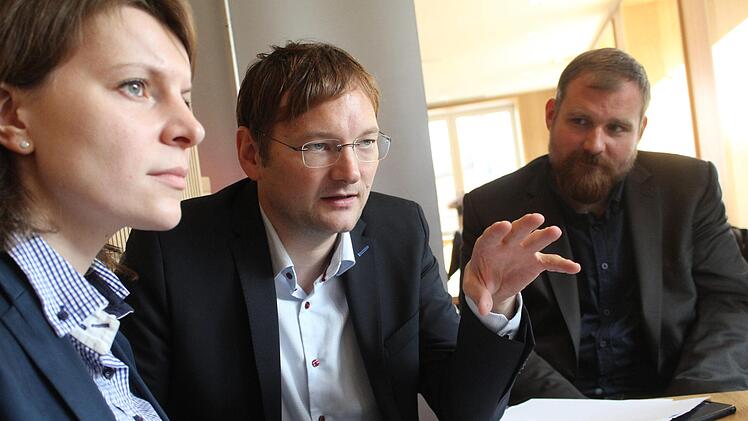 Große Herausforderungen für die Region und ihre Schienen sahen auf diesem Bild Emmi Zeulner (MdB), Staatsminister Hans Reichhart und der Coburger Martin Mittag (MdL). Foto: Markus Häggberg