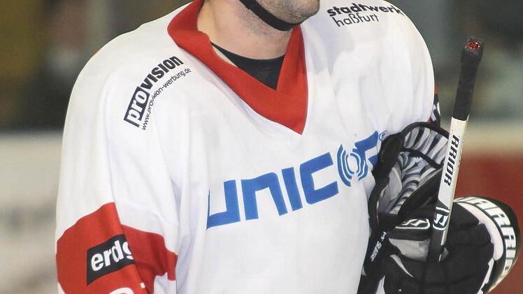 Sein bestes Spiel im "Hawks"-Dress lieferte Zoltan Revak ab. Trotz einer blutenden Lippenverletzung im letzten Drittel biss sich der zweifache Torschütze durch und spielte mit ungewöhnlichen Verband weiter.