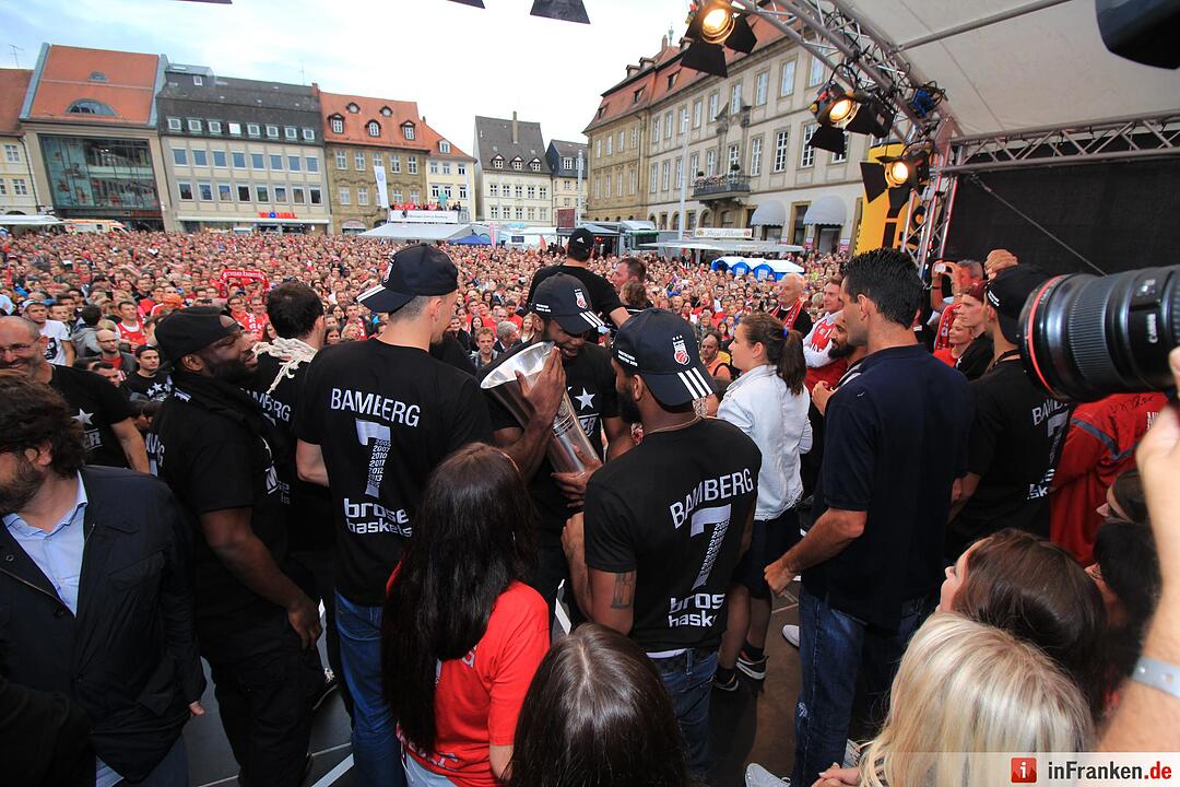 Meister-Party am Maxplatz