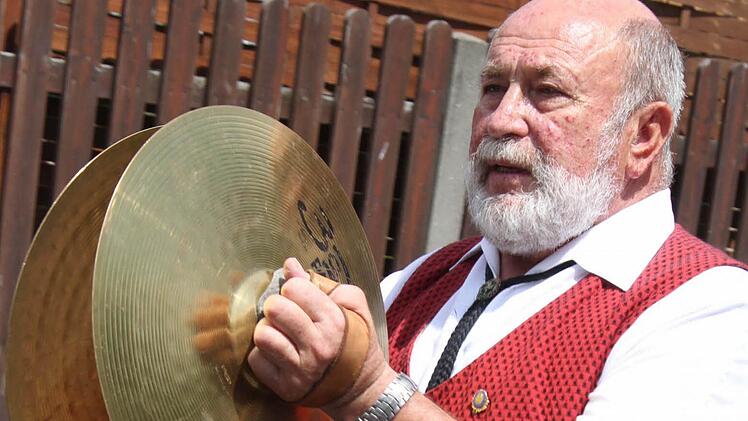 ... gibt beim Festzug den Ton an. Fotos: Sonja Adam