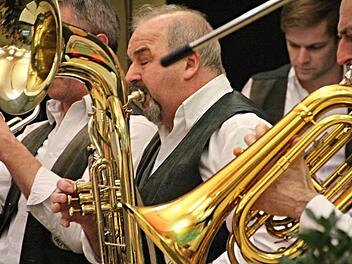 Die "Urlesbacher Musikanten" sorgten durch Spiel und Gesang für den richtigen Ton beim Ehrenabend der Blaskapelle Pfaffendorf. Foto: Helmut Will