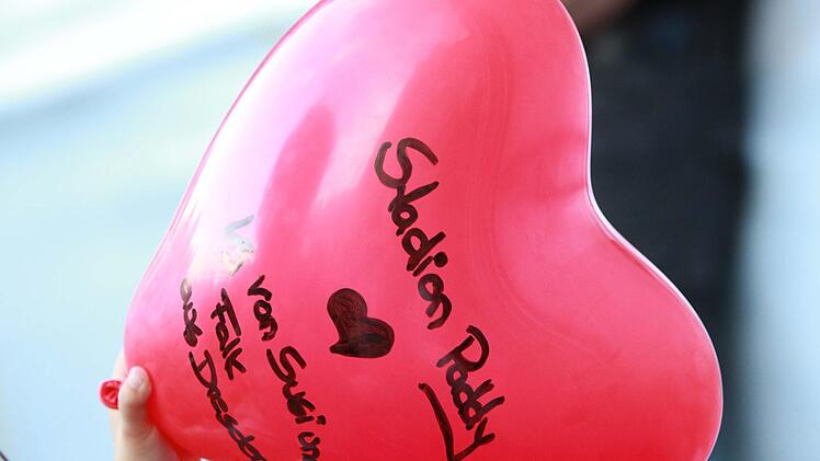 Umjubelter Auftritt: Michael Patrick Kelly fasziniert im ausverkauften Schlosshof von Tambach. Foto: Jochen Berger