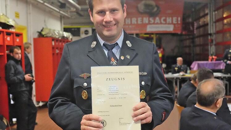 Stefan Ruppert wurde als Neuzugang bei den Schiedsrichtern begrüßt Foto: Gerd Schaar