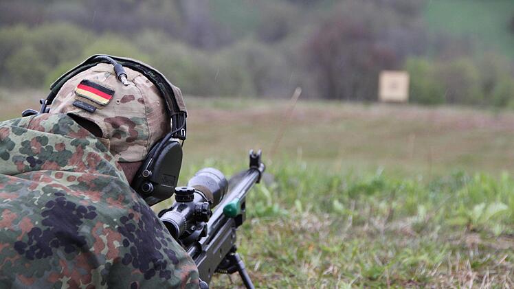 Scharfschützen üben auf dem Truppenübungsplatz Wildflecken. Foto: Ulrike Müller