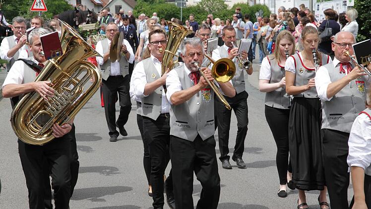 Der  Festzug  Foto: Mathias Erlwein