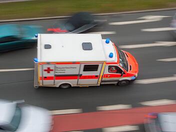Bei einem Unfall in Bubenreuth wurde eine Autofahrerin in ihrem Wagen eingeklemmt, sie musste von der Feuerwehr herausgeschnitten werden. Symbolfoto: NEWS5 / Grundmann