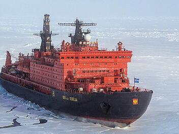 Nordpol-Expedition auf einem Atomeisbrecher - kann man mal machen, wenn man das nötige Kleingeld hat. Mit Sicherheit eine unvergessliche Erfahrung. Bild: Poseidon Expeditions/Screenshot