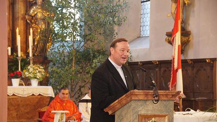Am Ende des Gottesdienstes dankte auch Albert Müller, Leitender Pfarrer des Seelsorgebereichs Steigerwald, dem Jubilar.Joseph Beck