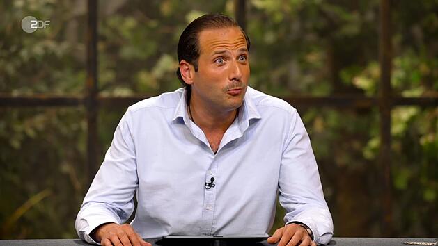 Im H&auml;ndlerraum war die Begeisterung gro&szlig; - unter anderem bei Julian Schmitz-Avila (Bild), der &uuml;ber den Einkaufspreis staunte ...