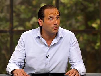 Im Händlerraum war die Begeisterung groß - unter anderem bei Julian Schmitz-Avila (Bild), der über den Einkaufspreis staunte ...