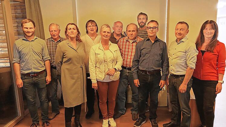 Der neue Vorstand wurde gewählt (v. l.): Martin Albert, Alfons Schumm (Ehrenvorsitzender), Ingrid Schlund-Engel, Sabine König, Rita Wolfschmitt, Johann Bähr, Hamit Halfeev, Daniel Jere, Kai-Uwe Schröder, Klaus Pfister und Sigrid Martin.