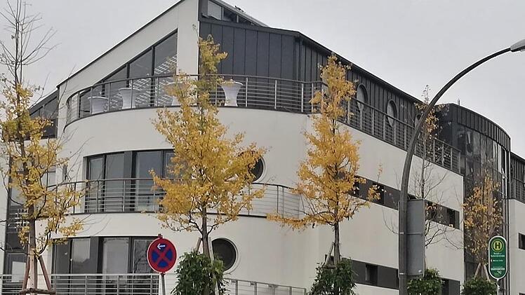Das Haus „Wagenburg“ in der Dr. Georg-Heim-Straße 1 ist ein aufsehenerregendes Gebäude.