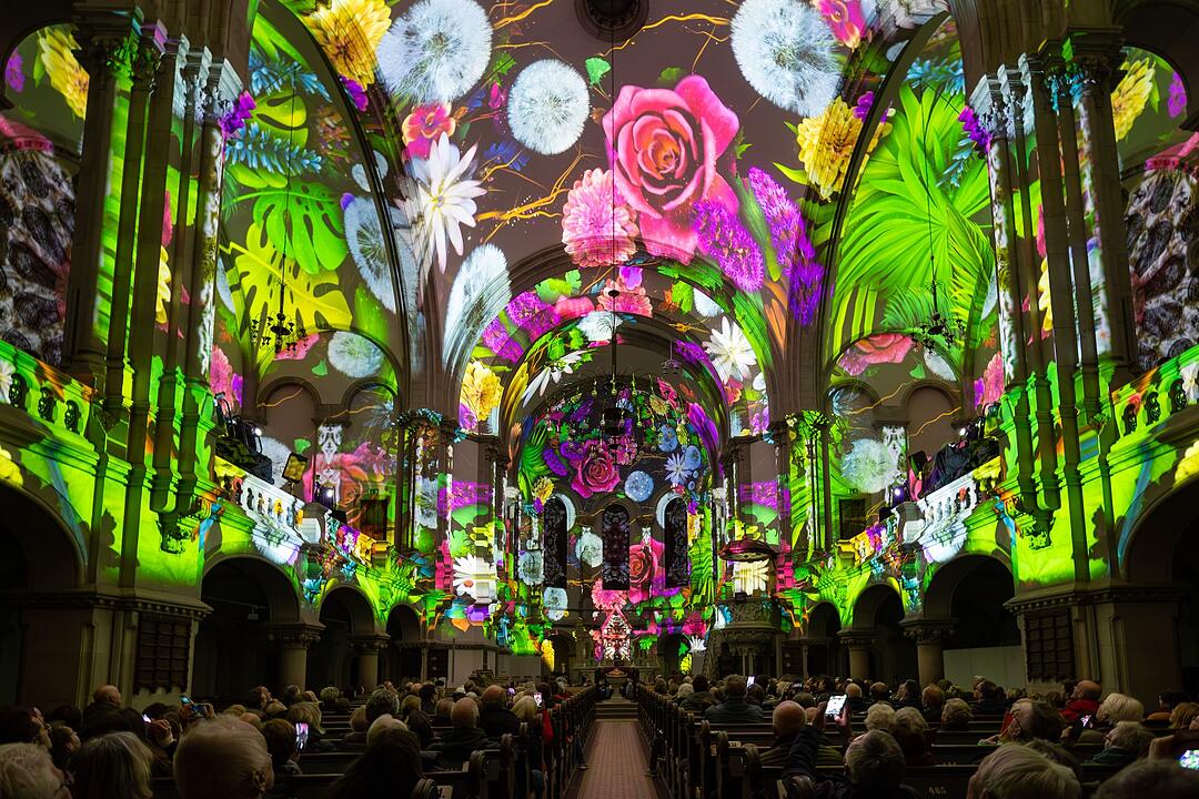Lichtshow in Dresdner Kirche