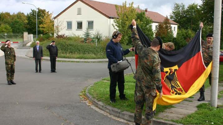 Am 30. September wurde die Bundesflagge eingeholt. Die meisten Soldaten waren da längst versetzt. Foto: Ralf Kestel