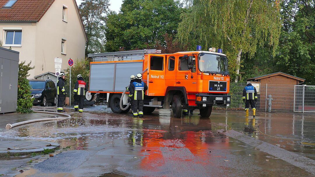 Wie von einem Wasserfall wurden Keller geflutet