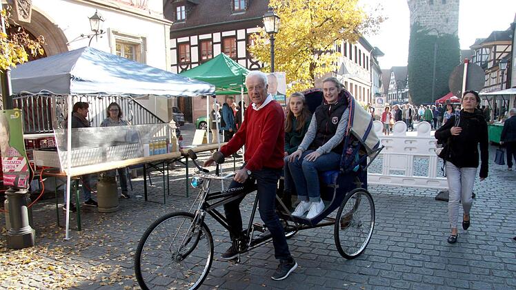 Ernst Klimek als Rikschafahrer