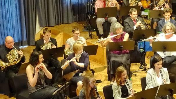 Die Stadtkapelle Hammelburg begeisterte mit Filmhelden wie Jack Sparrow, James Bond und Robin Hood.Dieter Vogler