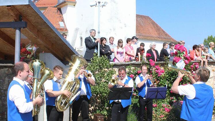 Für die musikalische Umrahmung sorgte die Blaskapelle Niedermirsberg.