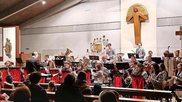 Adventskonzert des Jugendmusikvereins Aura in der Dorfkirche