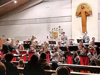 Adventskonzert des Jugendmusikvereins Aura in der Dorfkirche