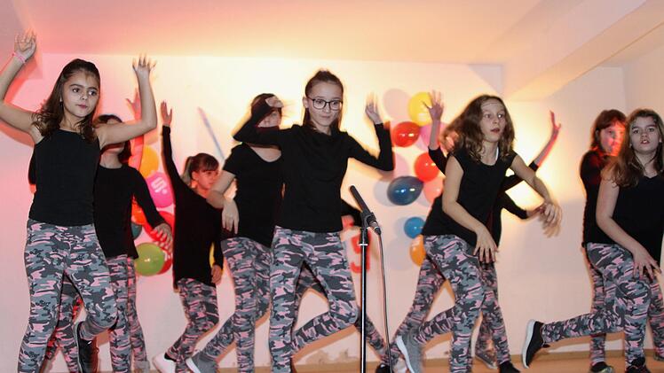 Die Jugendtanzgruppe mit einem fetzigen TanzGünther Geiling