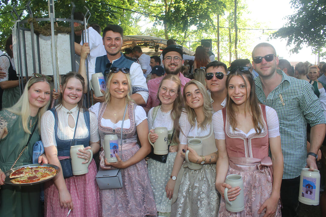 Auf der Bergkirchweih wird richtig gefeiert!